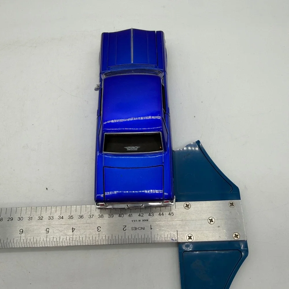 Maisto 31090 Pro Rodz 1:24 Scale 1965 Chevrolet Malibu SS 2005 Diecast Metal Car